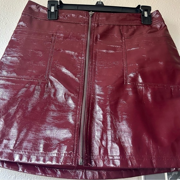 Wild fable Faux patent Leather zip front mini skirt grunge punk vegan Maroon M - Picture 5 of 5